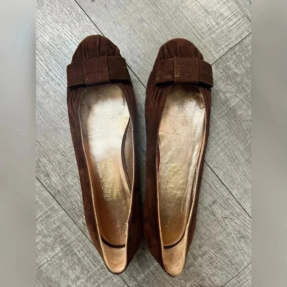 Salvatore Ferragamo Brown Suede
Bow Front Ballerina Flats Size 11 - Picture 1 of 5